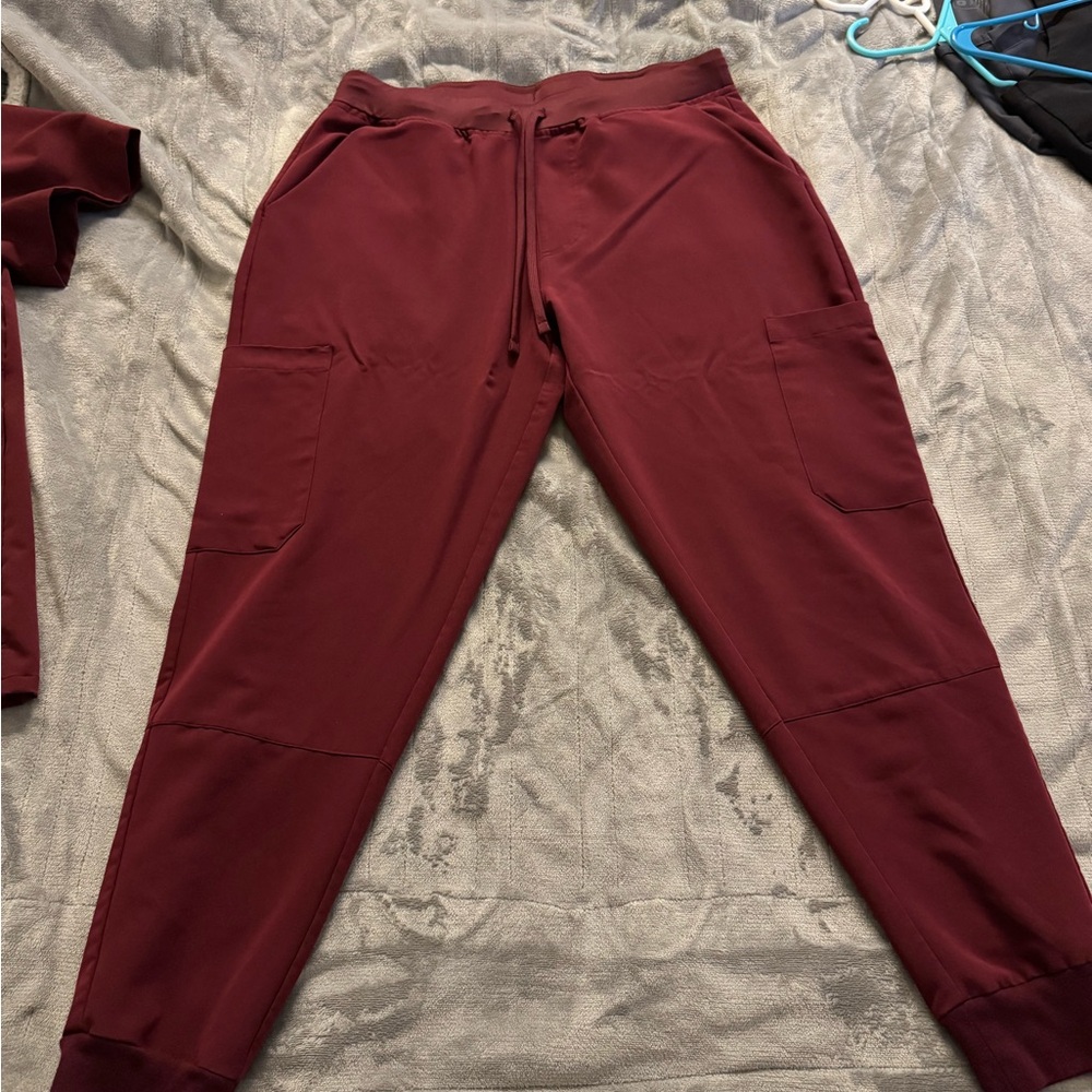 Mandala scrub pants. Burgundy. Sz. Men’s Lg. Jogger.